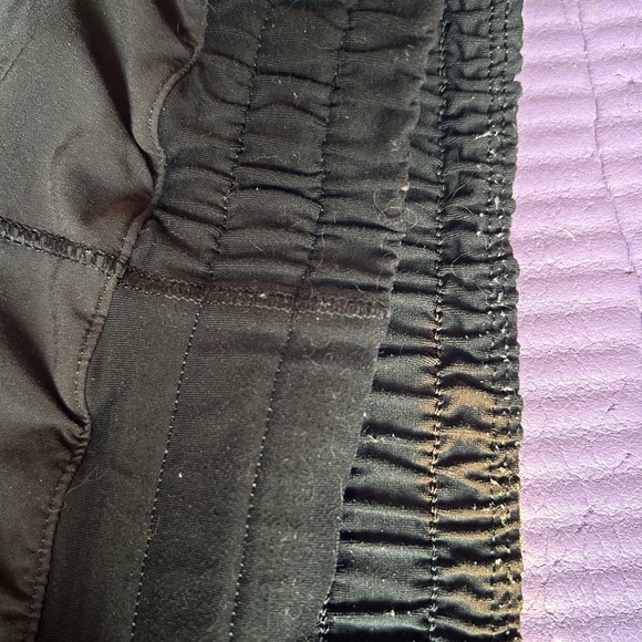 Lululemon Hotty Hot shorts black size 4 - Picture 2 of 3